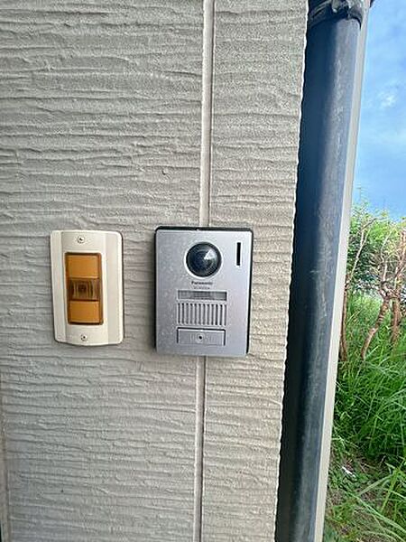 【現況販売中】玄関モニターフォンの写真です。モニター付きなので防犯対策もできますね。