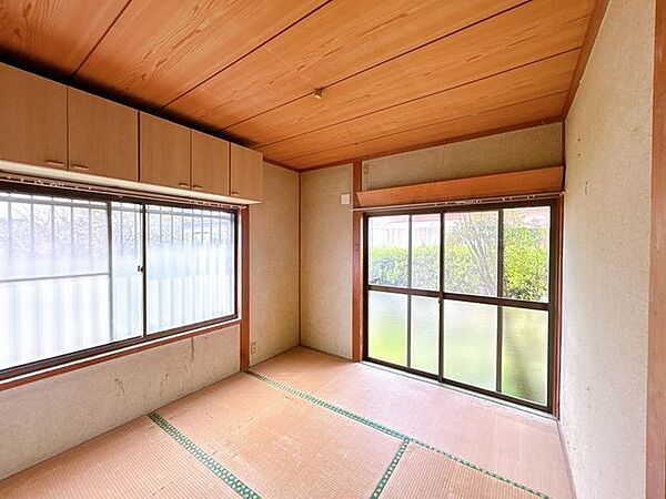 【リフォーム前】北西側の和室です。これから壁・天井のクロス張替え、フロアの張替えを行い4.5帖の洋室に仕上げる予定です。