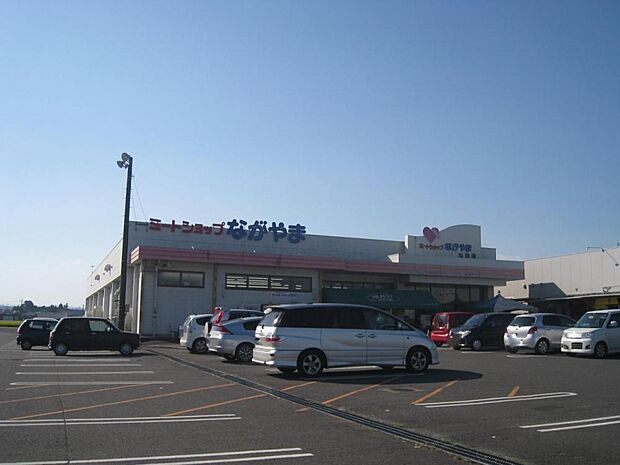【周辺環境】ミートショップながやま山田店様まで、車で5分（約2000ｍ）です。生活圏にスーパーがあると普段の買い物も楽ですね。