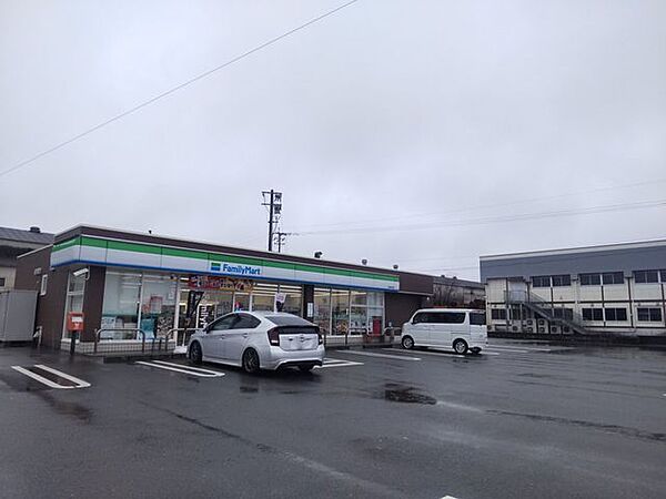 【周辺環境】ファミリーマート三股たで池店様まで、徒歩8分（約600ｍ）です。徒歩圏内にコンビニがあると便利ですね。