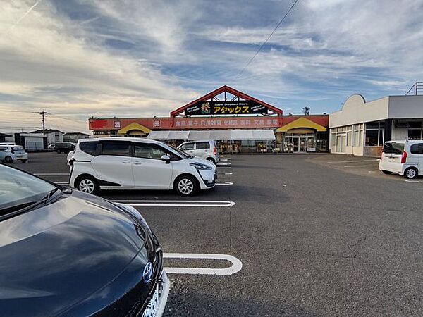 【周辺環境】アタックス三股店様まで、徒歩5分（約400ｍ）です。近くにスーパーがあると普段の買い物が楽です。