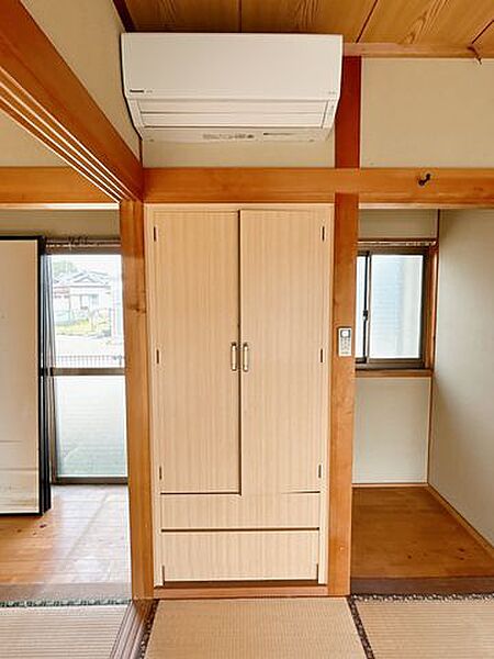 【リフォーム前写真】収納は扉の交換を行い、クローゼットに変更していきます。