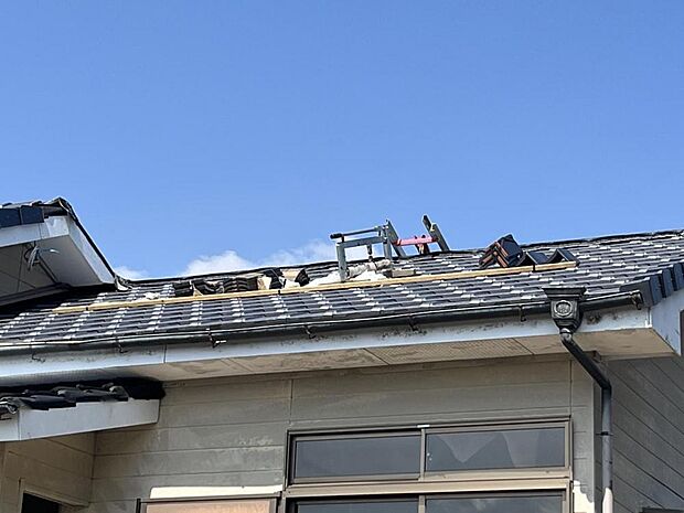【リフォーム済】屋根写真です。現在屋根は葺き替え工事を行いました。中古住宅のリスクである雨漏りの心配が少なくなるのはうれしいですね。