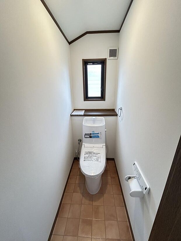 【リフォーム済】2階のトイレです。1階と2階両方にトイレがあると便利ですね。