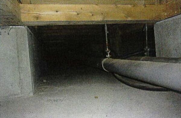 中古住宅の3大リスクである、雨漏り、主要構造部分の欠陥や腐食、給排水管の漏水や故障を2年間保証します。その前提で屋根裏まで確認の上でリフォームし、シロアリの被害調査と防除工事もおこないます。