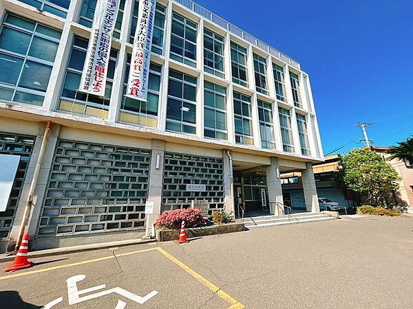 垂水市役所まで約1100ｍ（徒歩約14分）。
