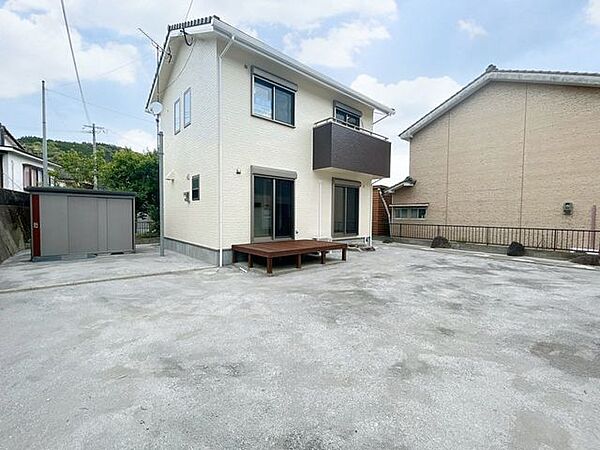 【リフォーム済】駐車場は旋回可能になるように庭を駐車場に拡張しました。3台以上駐車可能になります。