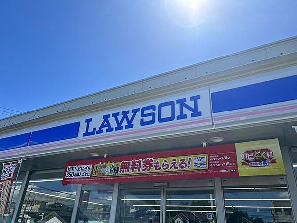 【周辺環境】ローソン隼人神宮店様まで約500ｍ（車まで約1分）。深夜やちょっとしたお買い物に便利ですね。