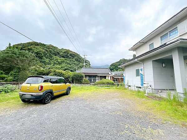 【駐車場】