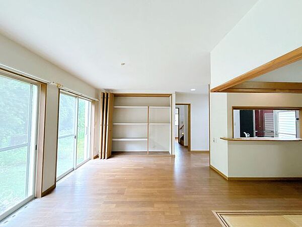 【リフォーム中】リビング別角度です。