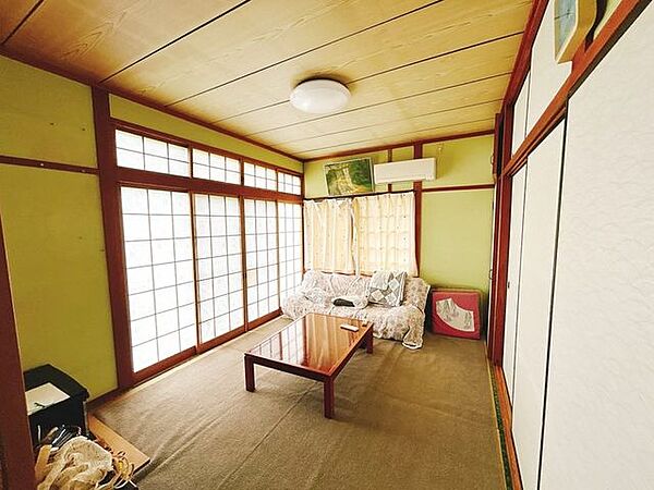 【リフォーム中】南側14帖のLDKです。天井・壁クロス張替、フロア仕上げ、照明器具交換、火災報知機設置、エアコン新品設置。現状和室ですがフロア仕上げのリビングに変身します。