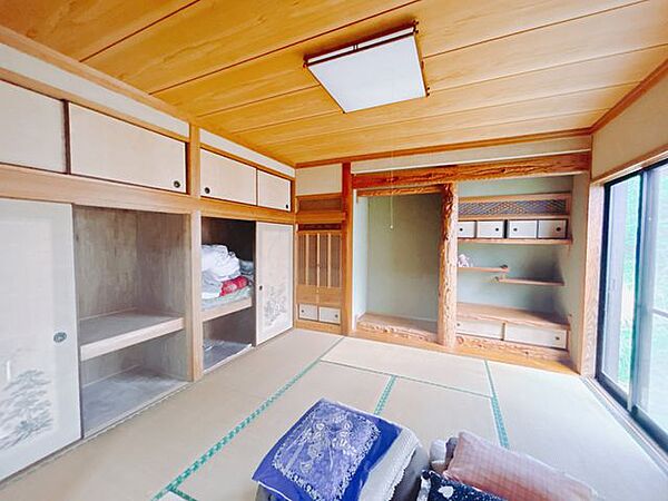 【リフォーム中】1階10.5帖の和室です。洋室へ間取り変更、壁天井クロス張替、照明器具交換、火災報知器設置、TVジャック設置、エアコンコンセント設置を行います。