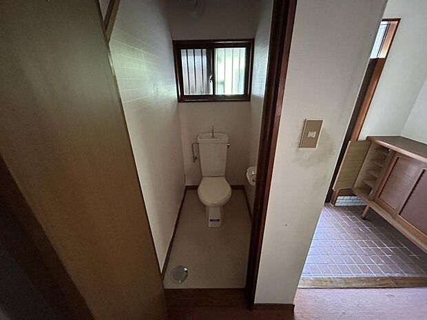 【リフォーム前写真】トイレは新品交換予定です。