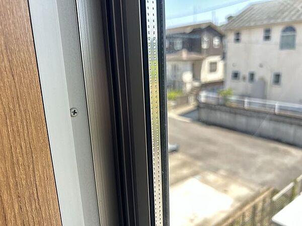 【現況】窓サッシは全てペアガラスとなります。