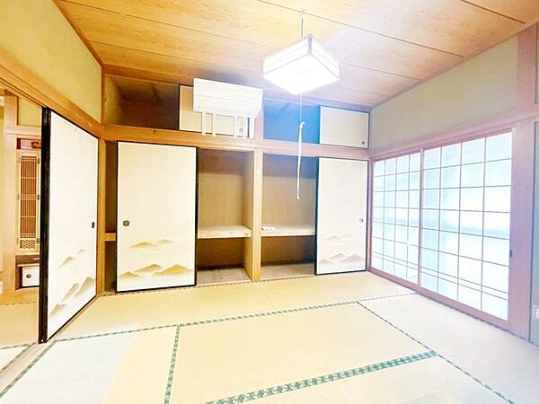 北西側の6帖和室です。障子がついているので、カーテンを設置する必要はありません。