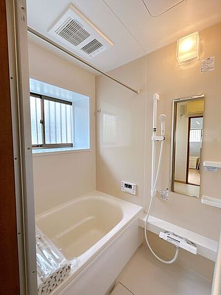 【リフォーム完成】ユニットバスを交換いたしました。水回りは水カビ対策をしたい…そんな時に大活躍な窓がついています！