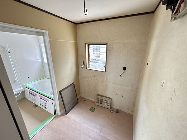 脱衣所は洗面化粧台の交換、クロスの張替え、クッションフロアの張替えを行います。