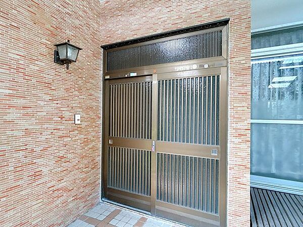 【現地写真/玄関】玄関外観の写真です。