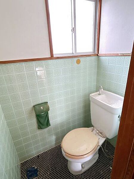 【現地写真/トイレ】2階にあるトイレです。
