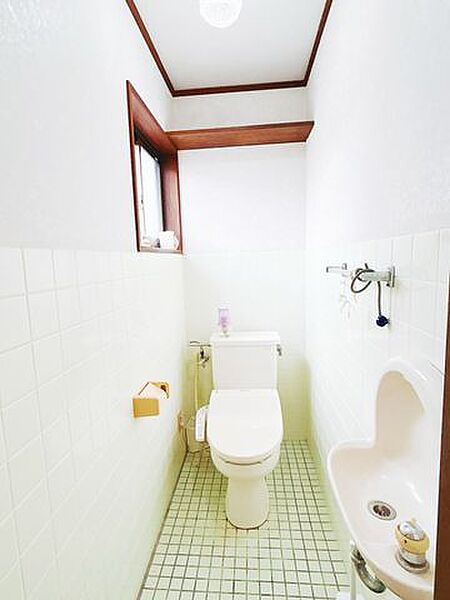 【現地写真/トイレ】トイレです。小窓付きで換気もしやすい設計です。