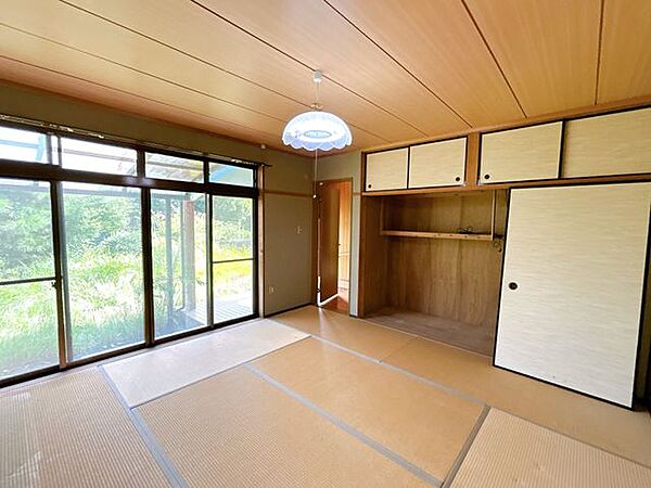 【同仕様写真】各居室の照明器具は新品交換。照明器具は設置した状態でお引渡しをいたしますのでお客様が別途ご購入いただく必要はございません。