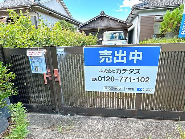 現地へ足をお運びになる際には、入口にチラシを設置しておりますので、ご自由にお取りくださいませ♪