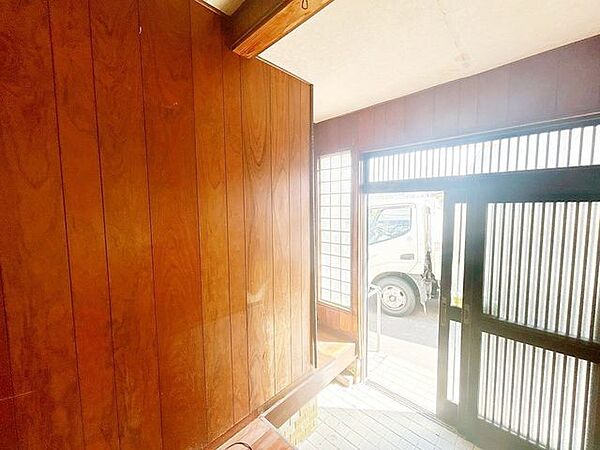 【リフォーム中】床はフローリング張り、壁・天井はクロスの張替えを行い、建具や照明交換を行う予定です。