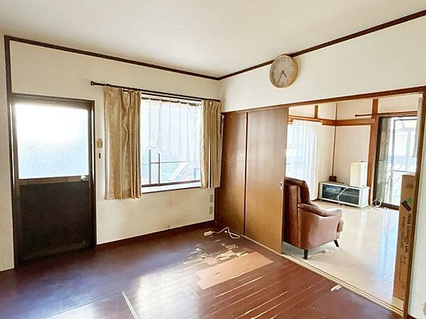 【現況販売】ダイニングキッチンです。洋室と続いているので使い方は様々です。