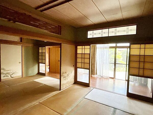 【現地写真/和室】南西側6帖和室です。和室続き間となっており、開放的な空間が広がります。