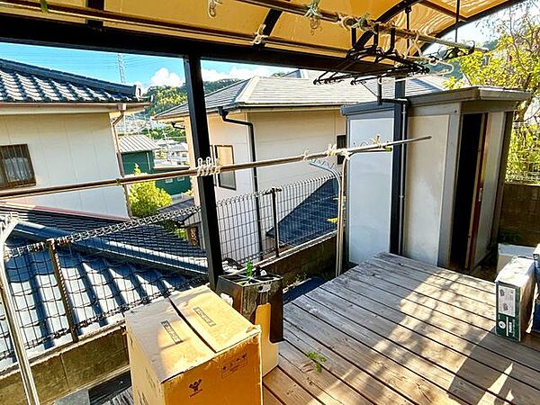 【リフォーム中】屋根、テラスともに解体いたします。バーベキューなどを楽しむことができる空間が生まれそうです。。