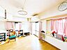 リビング/ダイニング：【リフォーム前/リビング】リビングです。クロスの張替え、フローリング張替、建具の交換、照明交換等を行う予定です。