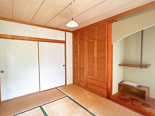 【現況】和室です。玄関横に位置しており、客間としていかがでしょうか。