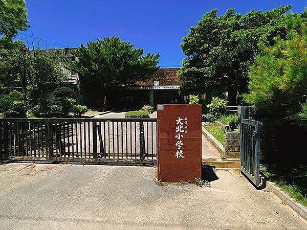 小学校 【周辺環境】大北小学校まで140ｍ(徒歩2分)。