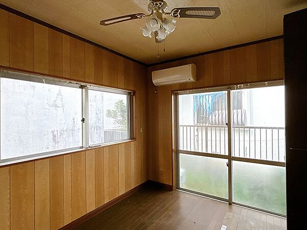 【現況販売】1階北側洋室です。大きなクローゼットがついているため収納はばっちりです。