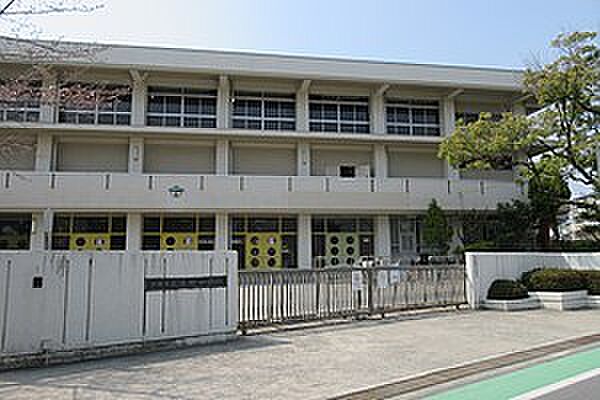 【小学校】伊丹市立荻野小学校まで928ｍ