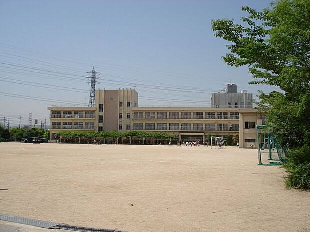 【小学校】宝塚市立安倉小学校まで756ｍ