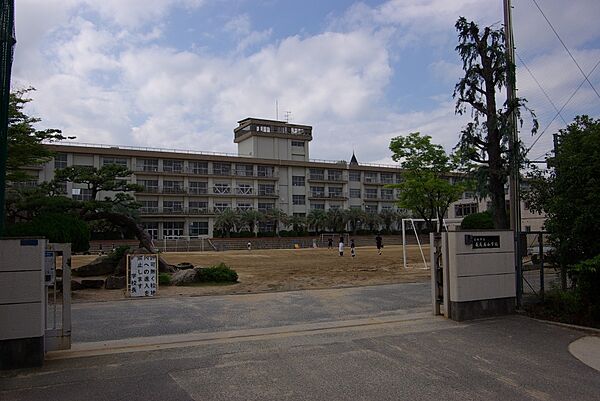 画像27:【小学校】宝塚市立　長尾南小学校まで746ｍ