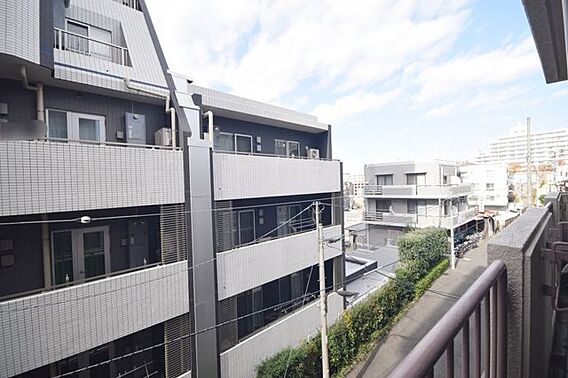■閑静な住宅街...
