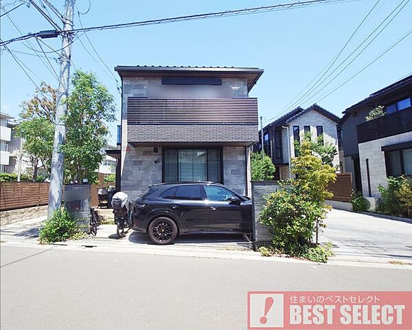 ■駐車が苦手な方も安心の広々カースペース