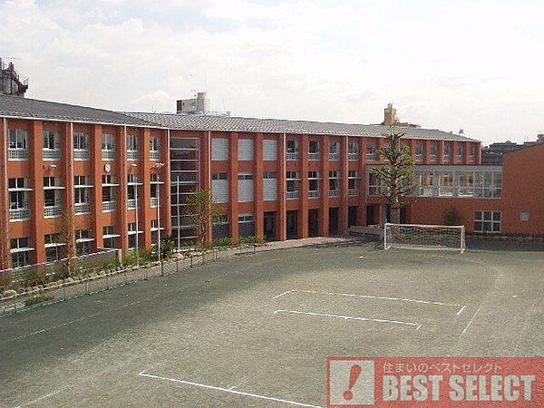世田谷区立烏山中学校　徒歩9分 650m
