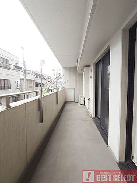 陽当たり良好な南東向きバルコニー！
