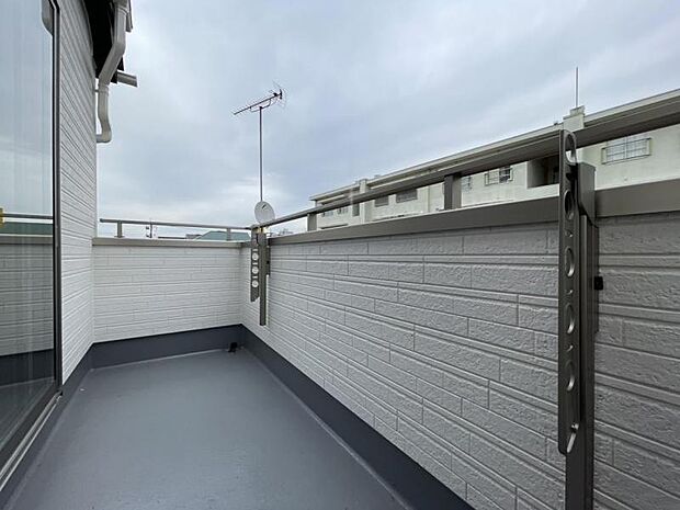 天候に左右されにくいインナーバルコニー！雨期や急な天候の変化でもひとまず安心♪家事ストレスも軽減されますね＾＾