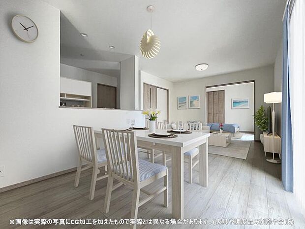 開放感のあるゆとりあるリビング。採光にもこだわった居心地の良い空間です♪