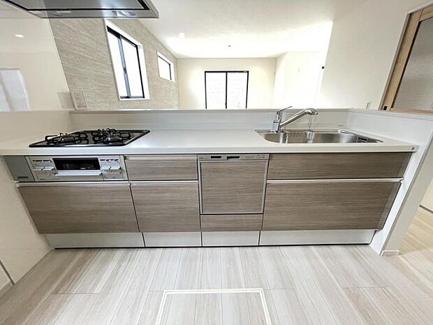 空間を隔てないカウンターキッチンはリビングにいる家族と会話がしやすい仕様＾＾