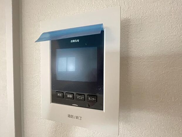 訪問者がひと目でわかるモニター付きインターホンを標準装備。お子さまのお留守番にも安心です！