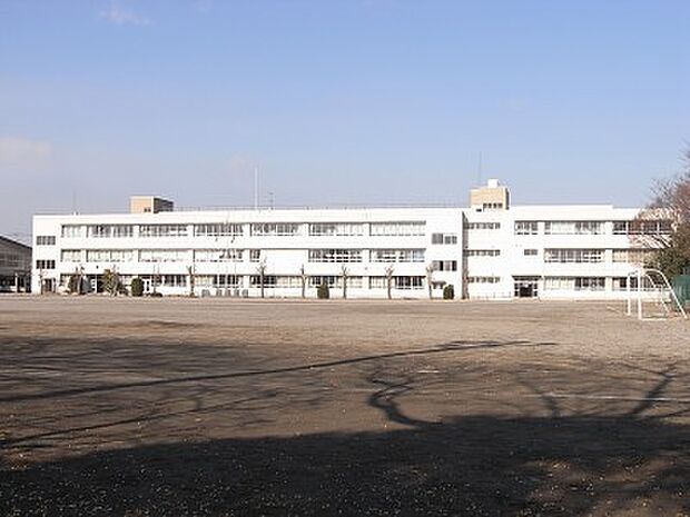 陽光小学校　526ｍ/徒歩7分、車2分