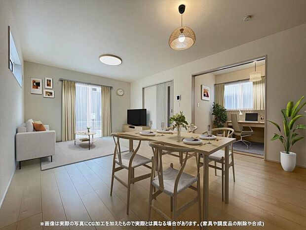 開放感のあるゆとりあるリビング。採光にもこだわった居心地の良い空間です♪