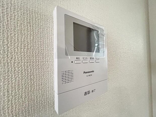 訪問者がひと目でわかるモニター付きインターホンを標準装備。お子さまのお留守番にも安心です!