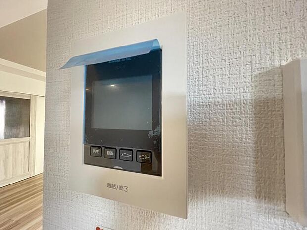 訪問者がひと目でわかるモニター付きインターホンを標準装備。お子さまのお留守番にも安心です！
