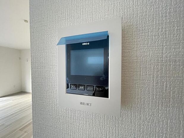 訪問者がひと目でわかるモニター付きインターホンを標準装備。お子さまのお留守番にも安心です！